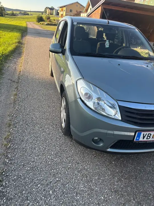 Dacia Sandero 2009 photo 2