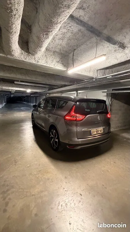 Renault Grand Scenic 2018 photo 2