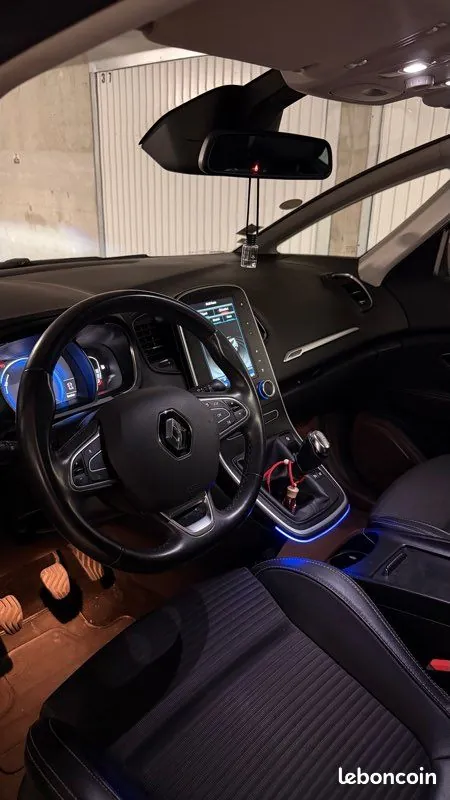 Renault Grand Scenic 2018 photo 3