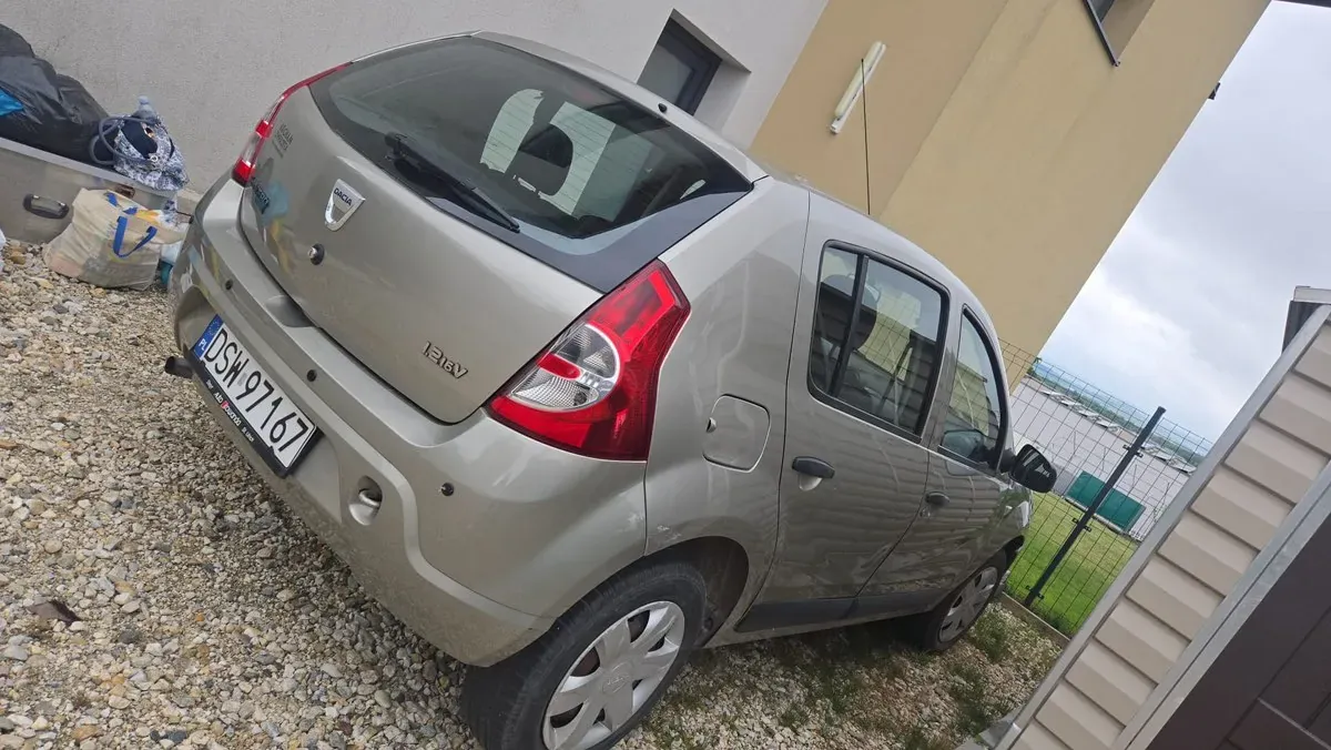 Dacia Sandero 2009 photo 3