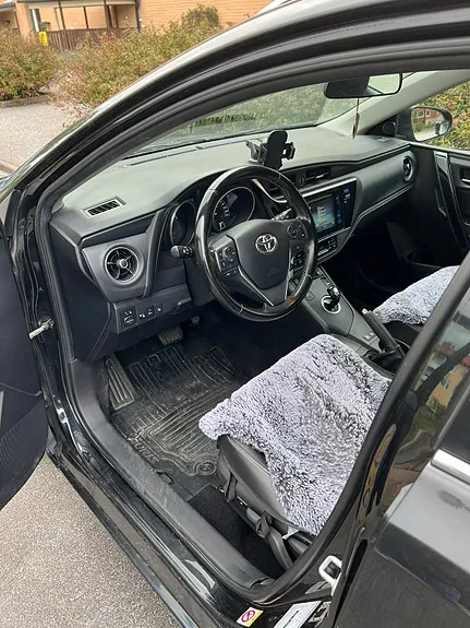 Toyota Auris 2017 photo 2