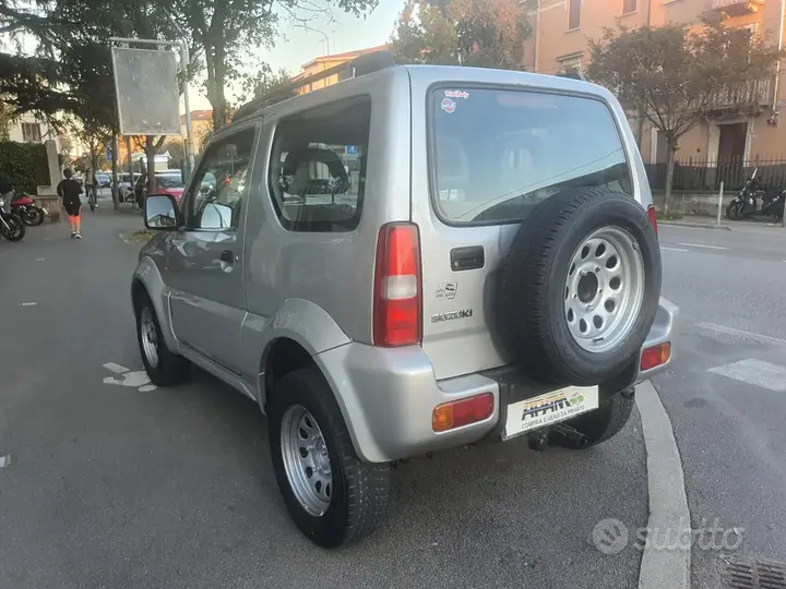 Suzuki Jimny 2000 photo 5