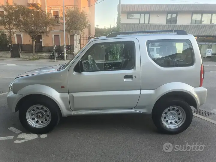 Suzuki Jimny 2000 photo 4