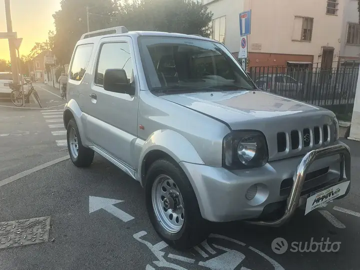 Suzuki Jimny 2000 photo 2