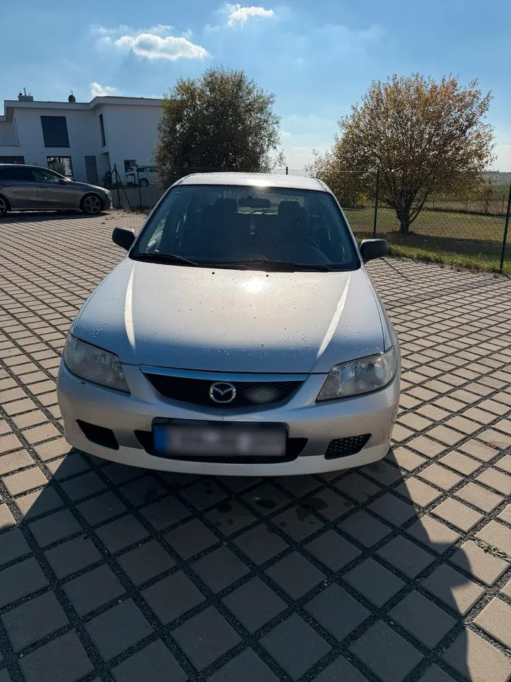 Mazda 323F