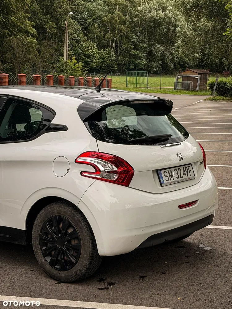 Peugeot 208 2014 photo 3