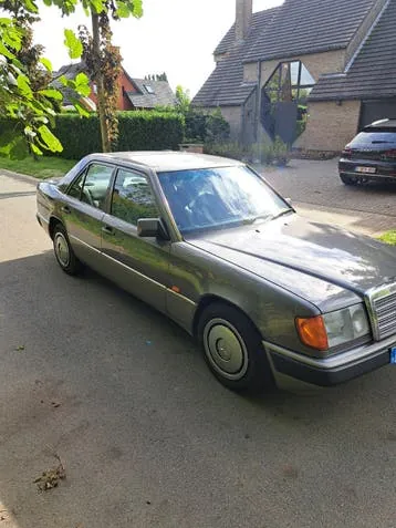 Mercedes-Benz 200E