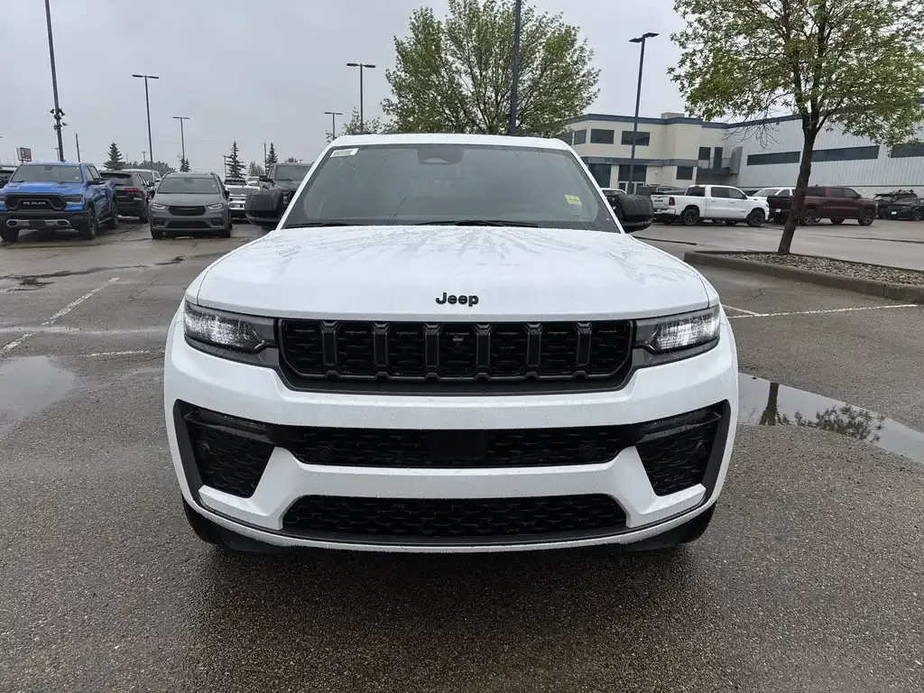 Jeep Grand Cherokee 2026 photo 2