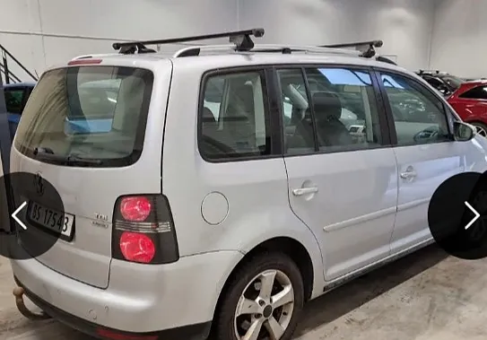 Volkswagen Touran 2012 photo 2