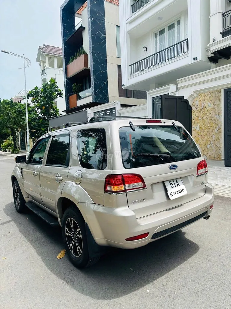 Ford Escape 2011 photo 2