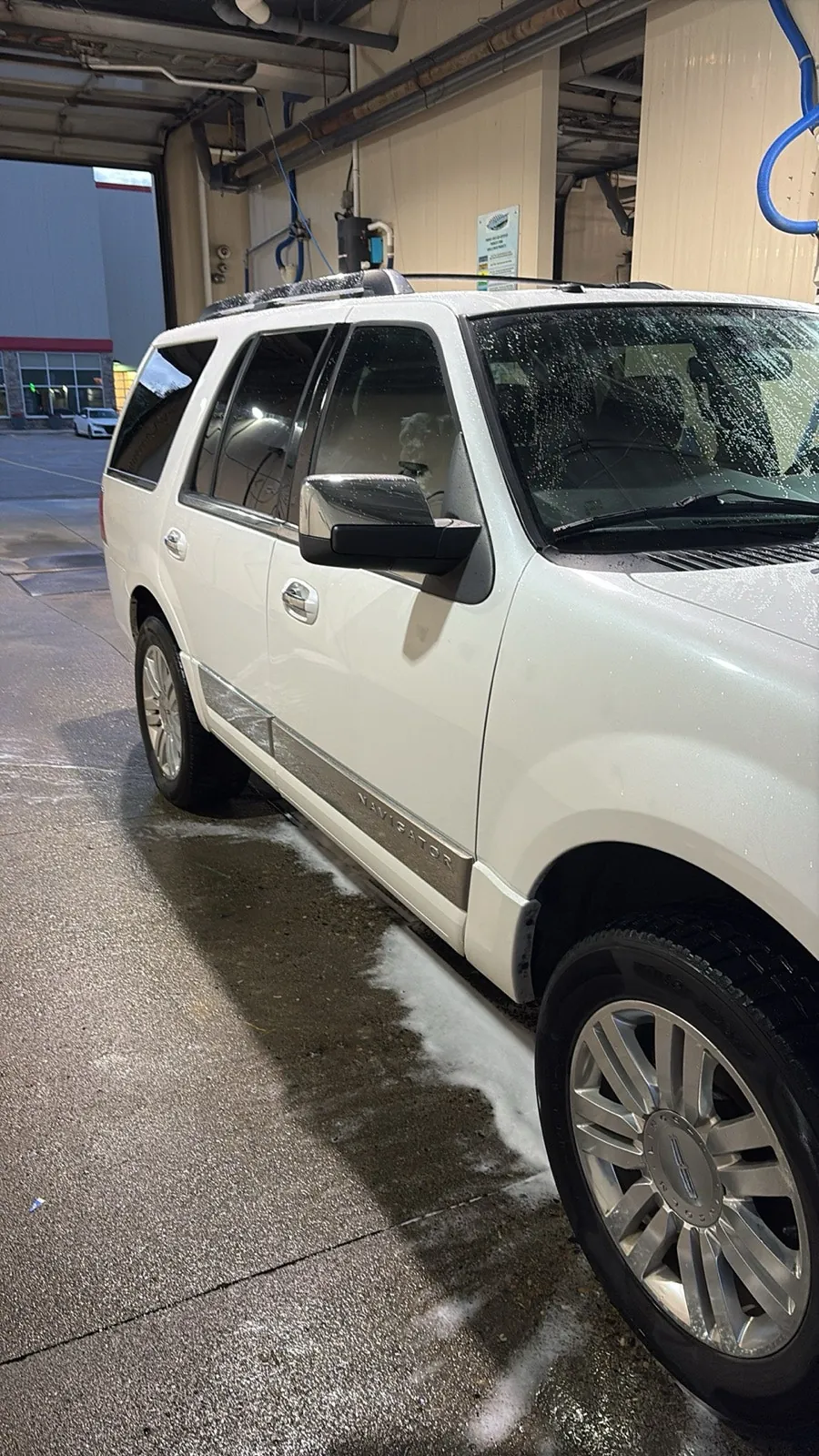 Lincoln Navigator 2011 photo 3