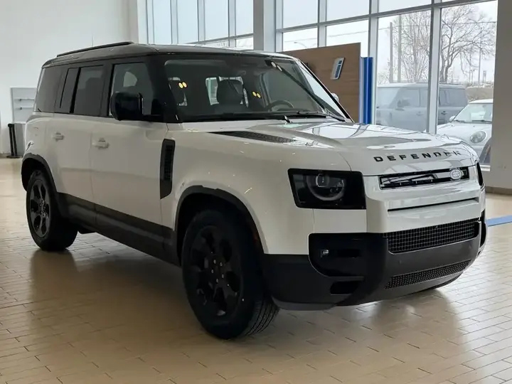 Land Rover Defender 2026 photo 3