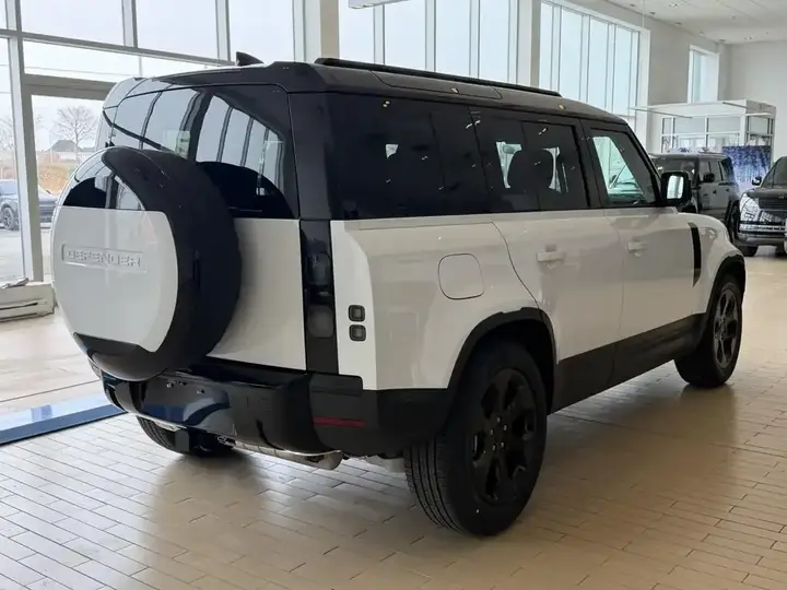 Land Rover Defender 2026 photo 4