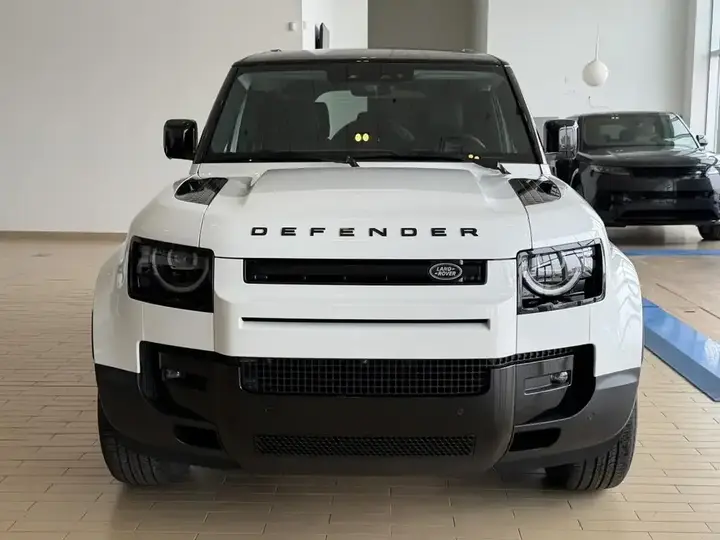 Land Rover Defender 2026 photo 2