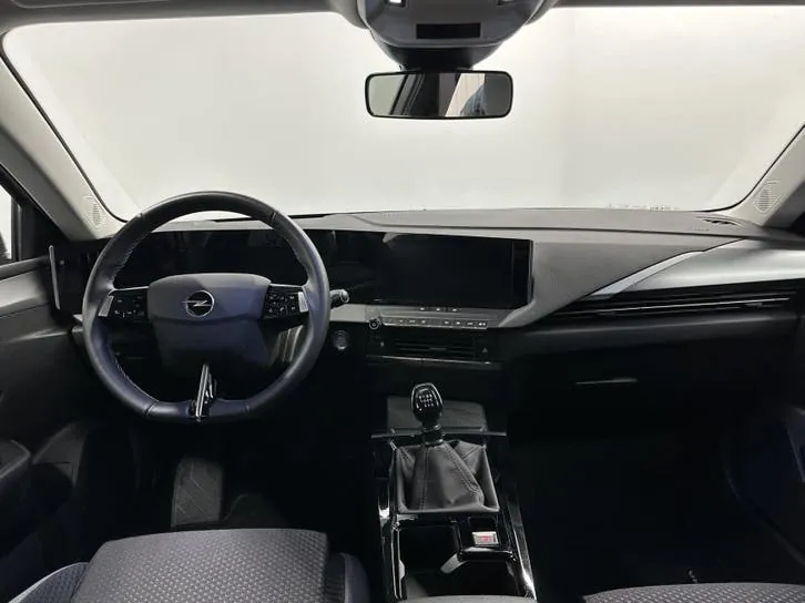 Opel Astra 2022 photo 2
