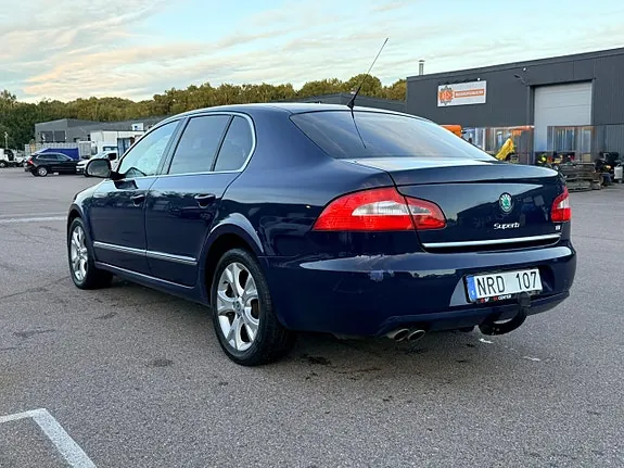 Skoda Superb 2010 photo 5