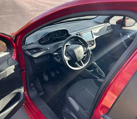 Peugeot 208 2014 photo 5