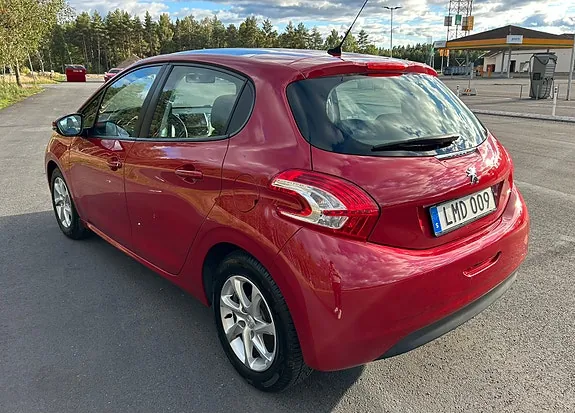 Peugeot 208 2014 photo 2