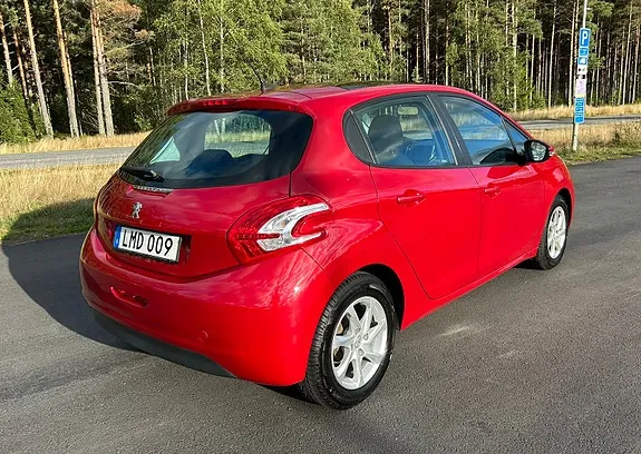 Peugeot 208 2014 photo 3