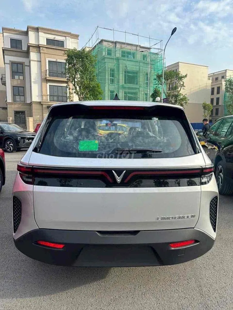 Vinfast Limo Green 2025 photo 2