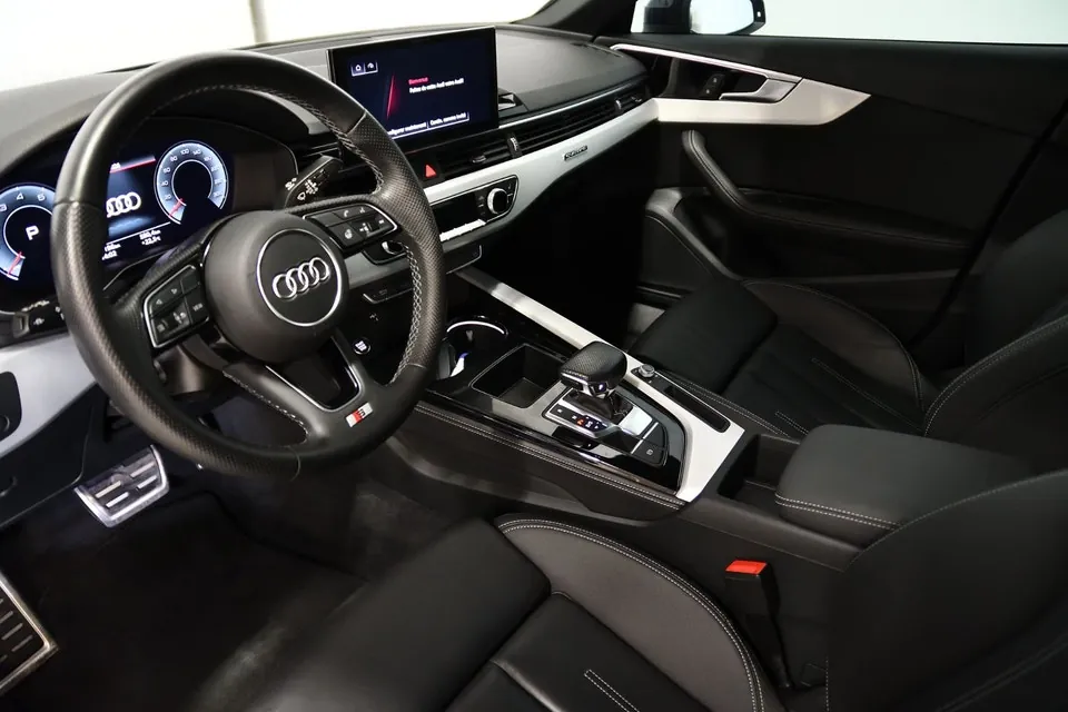 Audi A4 2023 photo 2