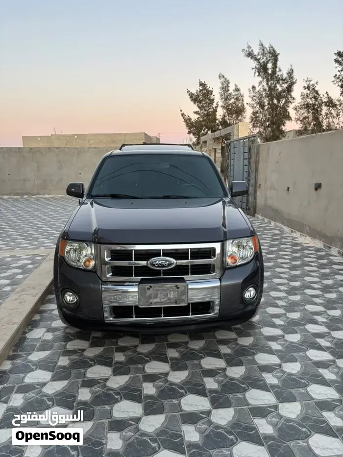Ford Escape 2011 photo 2