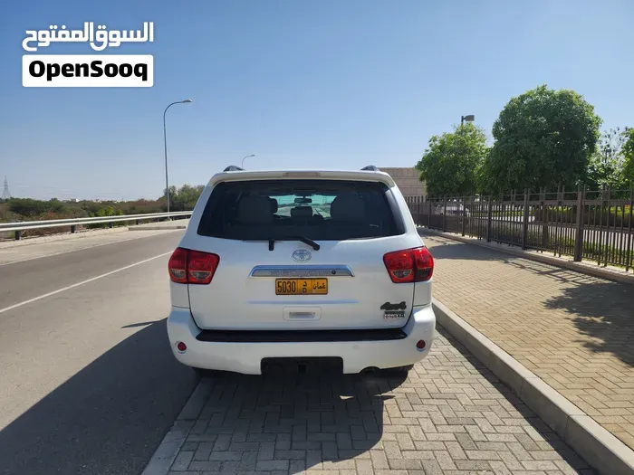 Toyota Sequoia 2012 photo 3