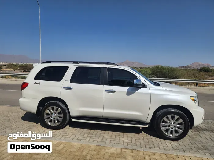 Toyota Sequoia 2012 photo 2