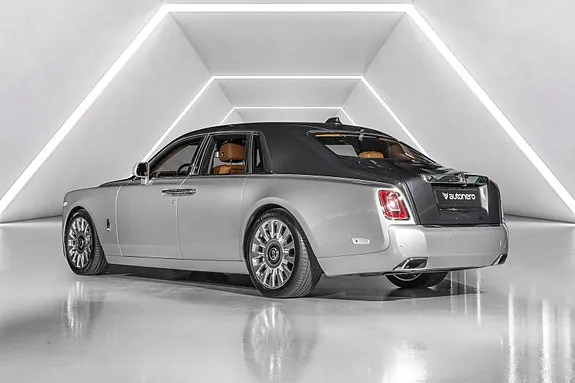 Rolls-Royce Phantom 2018 photo 2
