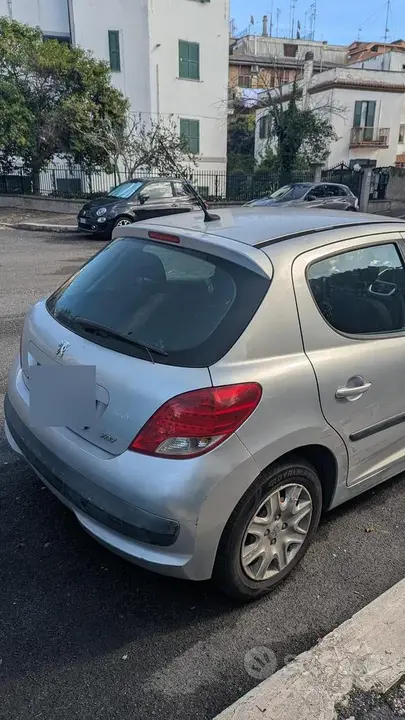 Peugeot 207 2010 photo 2