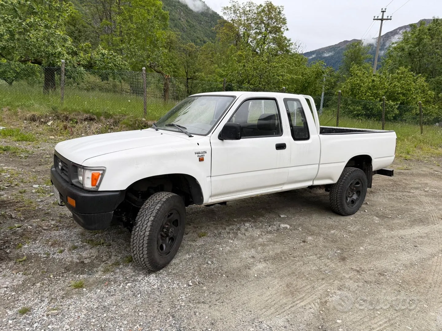 Toyota Hilux 1995 photo 2