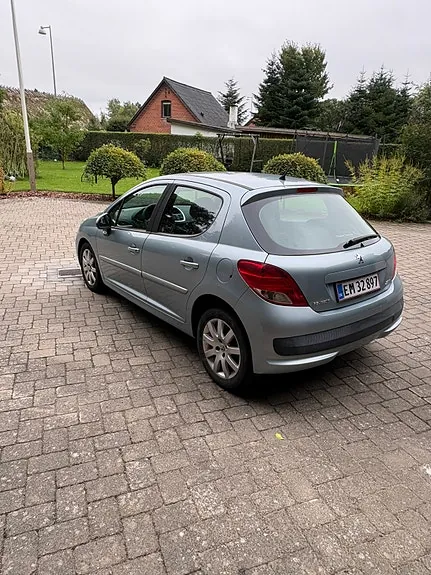Peugeot 207 2011 photo 4