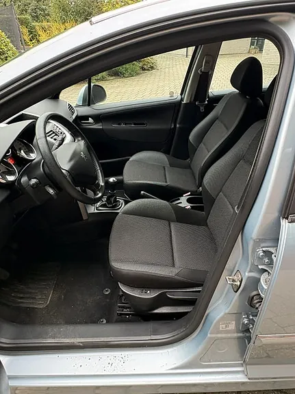 Peugeot 207 2011 photo 5