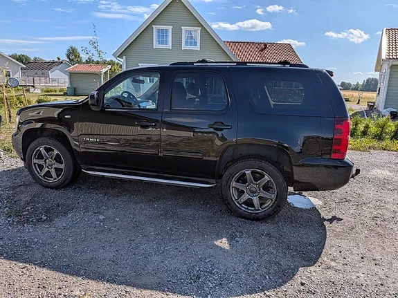 Chevrolet Tahoe 2011 photo 2