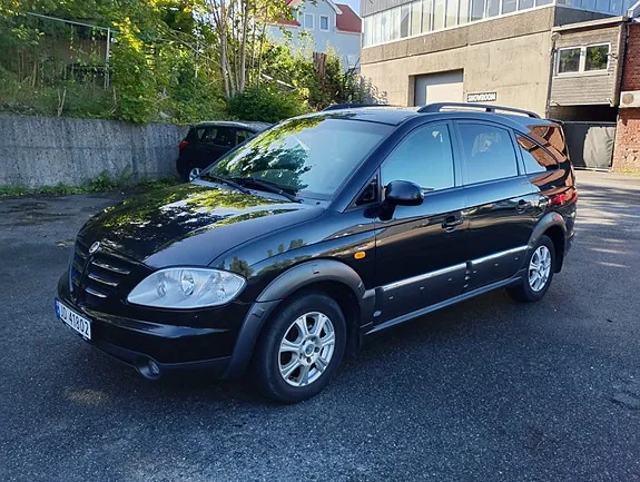 KG Mobility Rodius 2006 photo 2