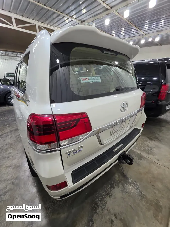 Toyota Land Cruiser 2017 photo 2