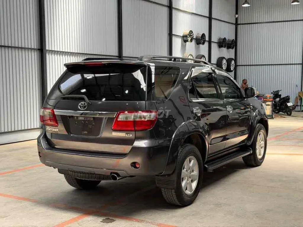 Toyota Fortuner 2011 photo 5