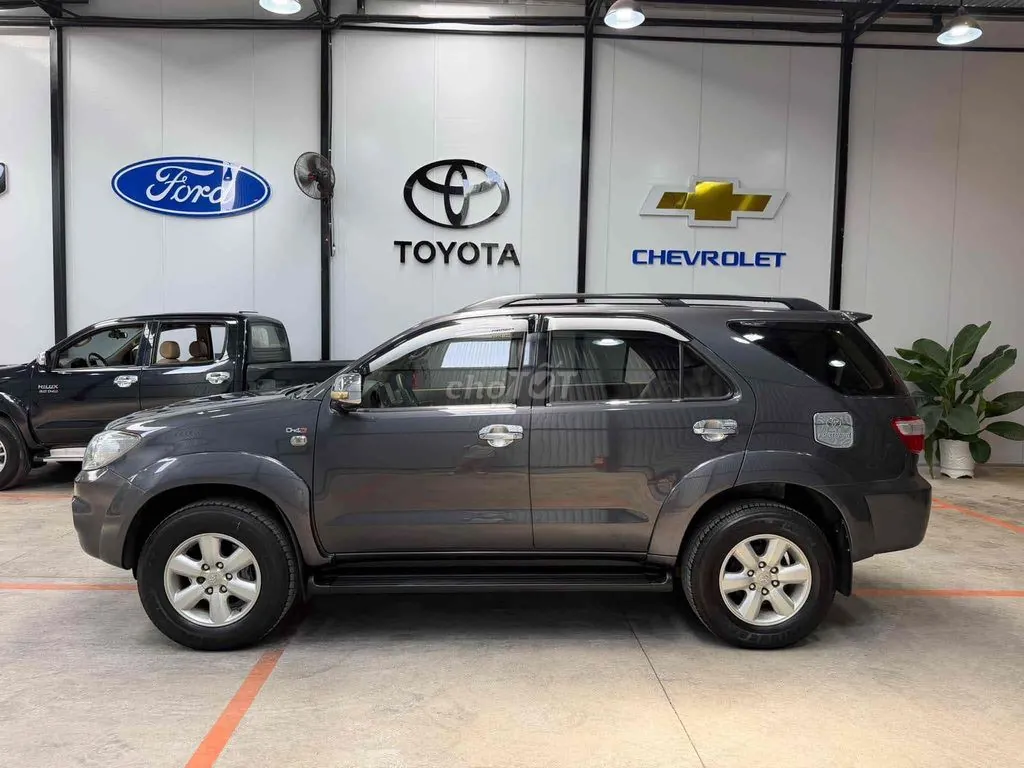 Toyota Fortuner 2011 photo 4
