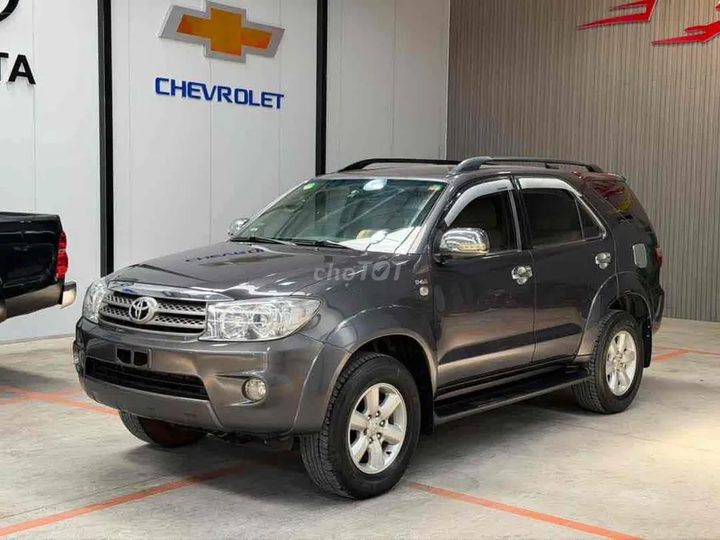 Toyota Fortuner 2011 photo 2