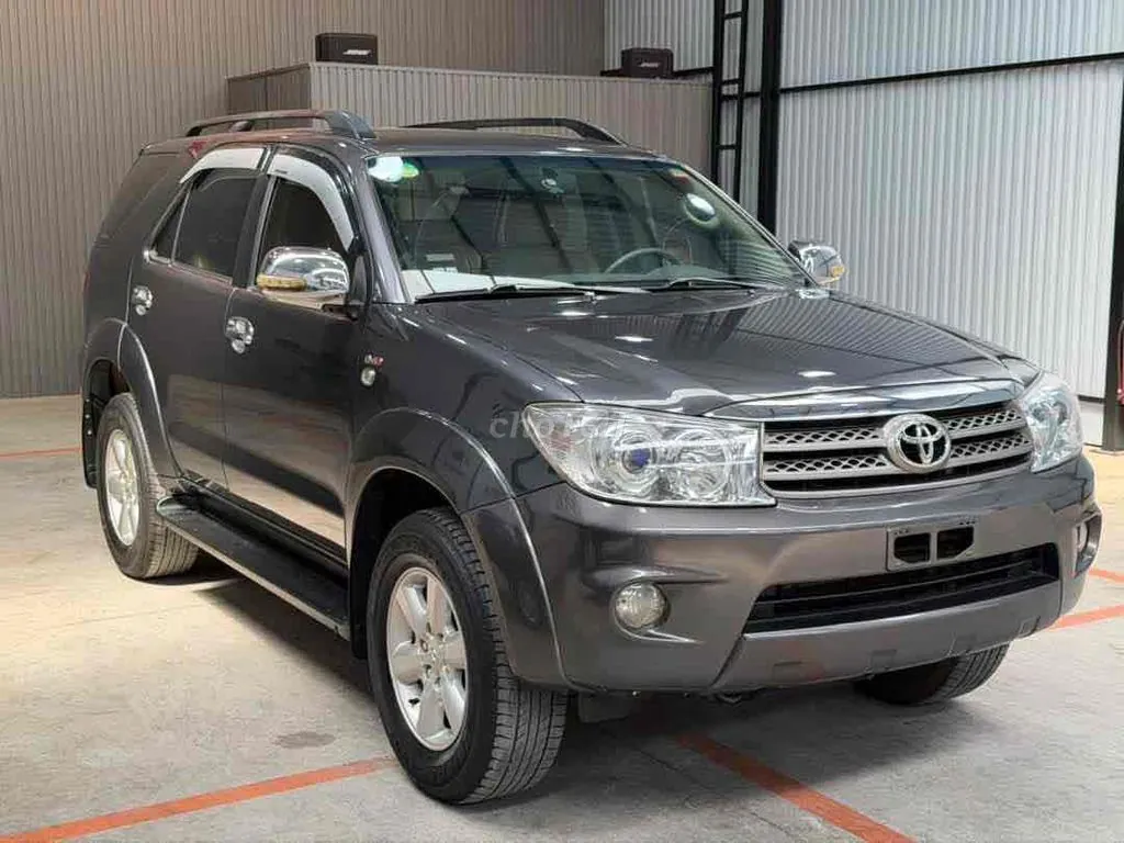 Toyota Fortuner 2011 photo 3