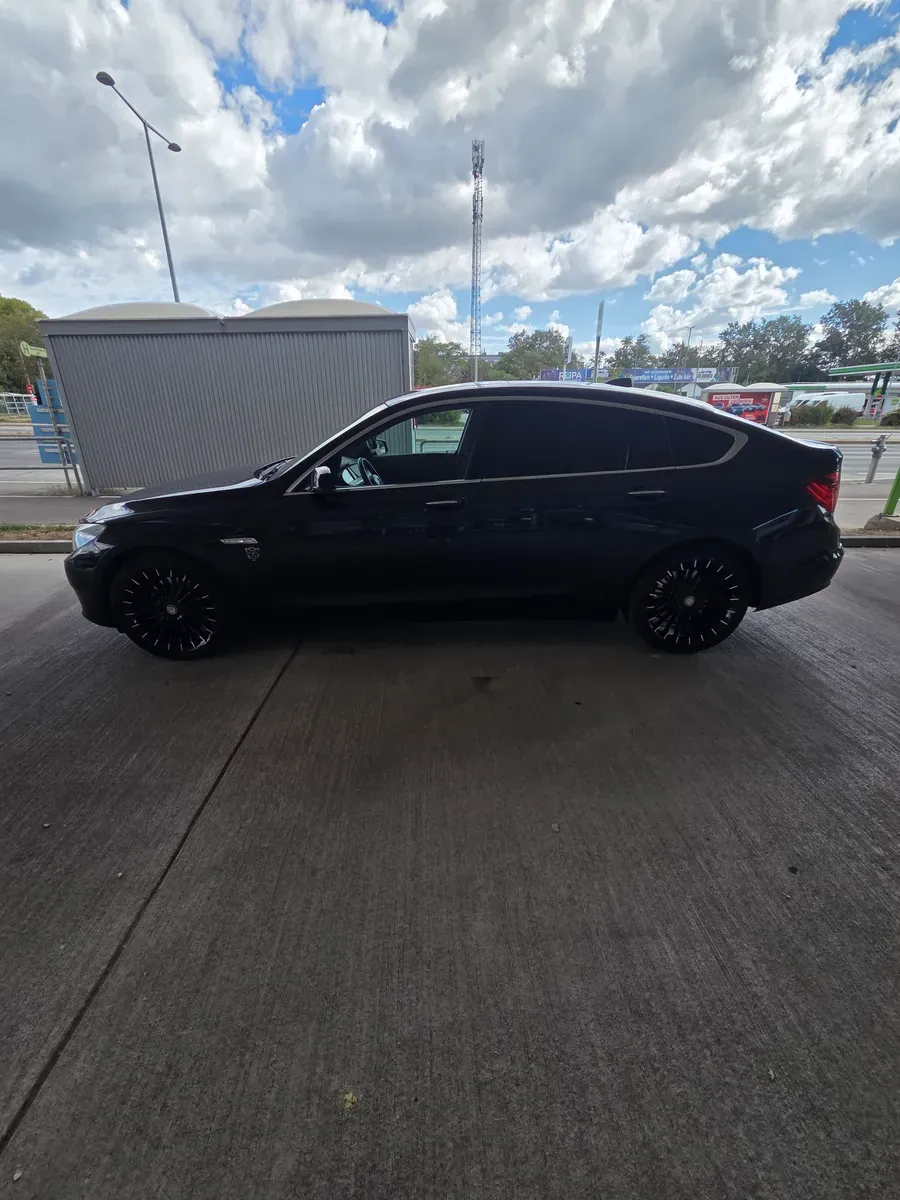 BMW 5 Series 2010 photo 3