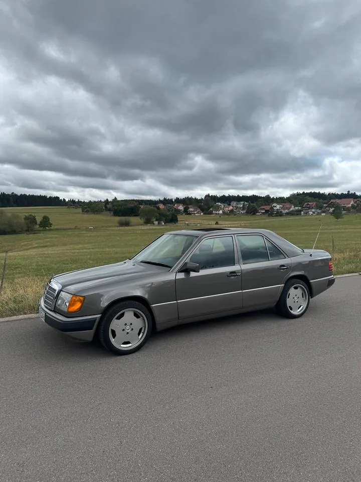 Mercedes-Benz W124