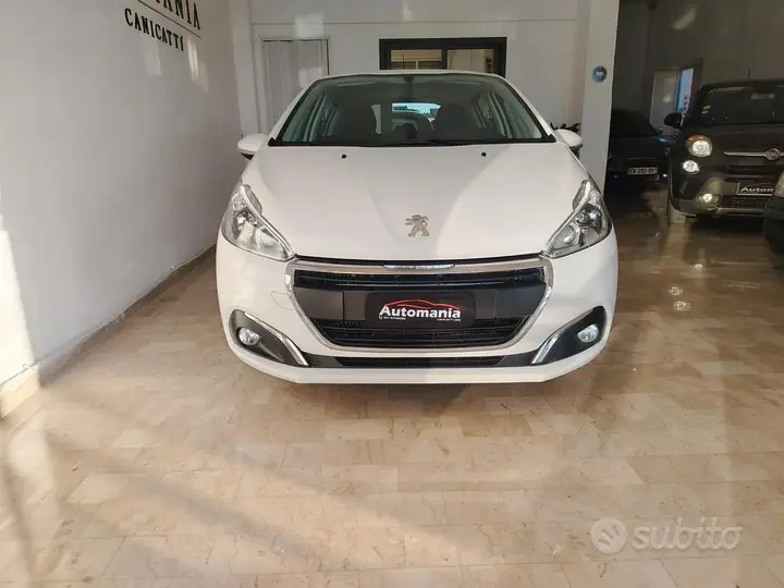 Peugeot 208 2018 photo 3