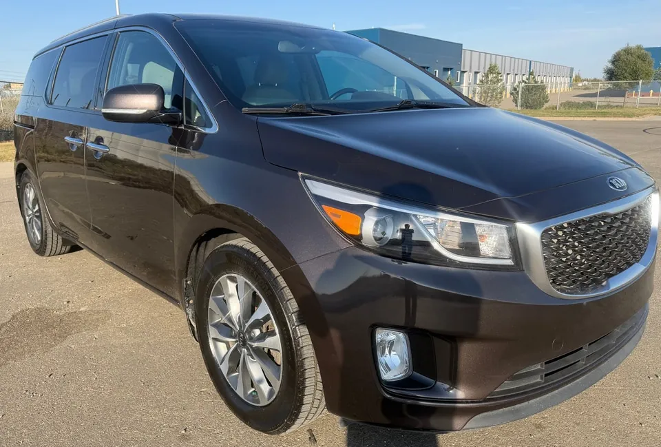 Kia Sedona 2015 photo 3