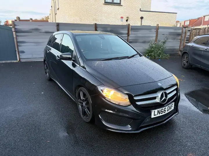 Mercedes-Benz B-Class 2016 photo 2