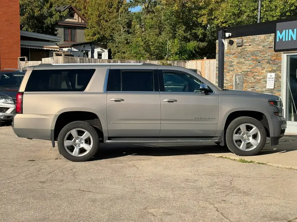 Chevrolet Suburban 2018 photo 4
