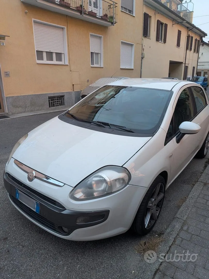 Fiat Grande Punto 2010 photo 2