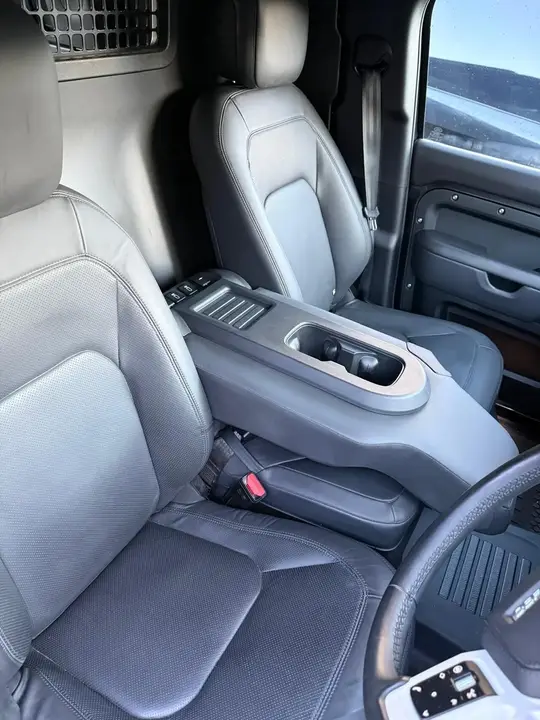 Land Rover Defender 110 2025 photo 5