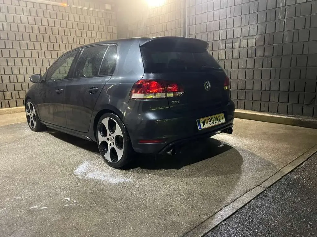 Volkswagen Golf 2009 photo 2