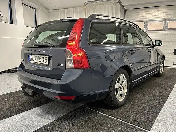 Volvo V50 2011 photo 2